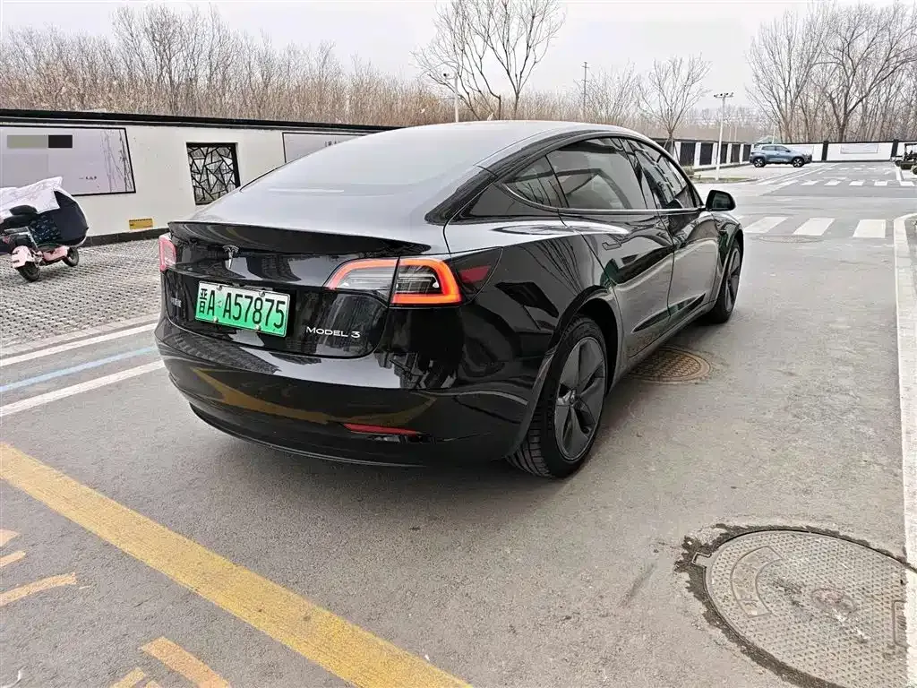 Tesla Model 3 — фото 10