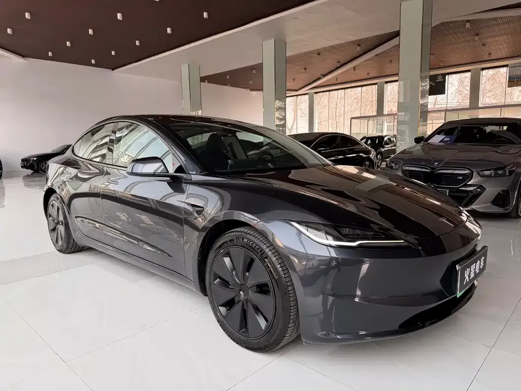 Tesla Model 3 — фото 10