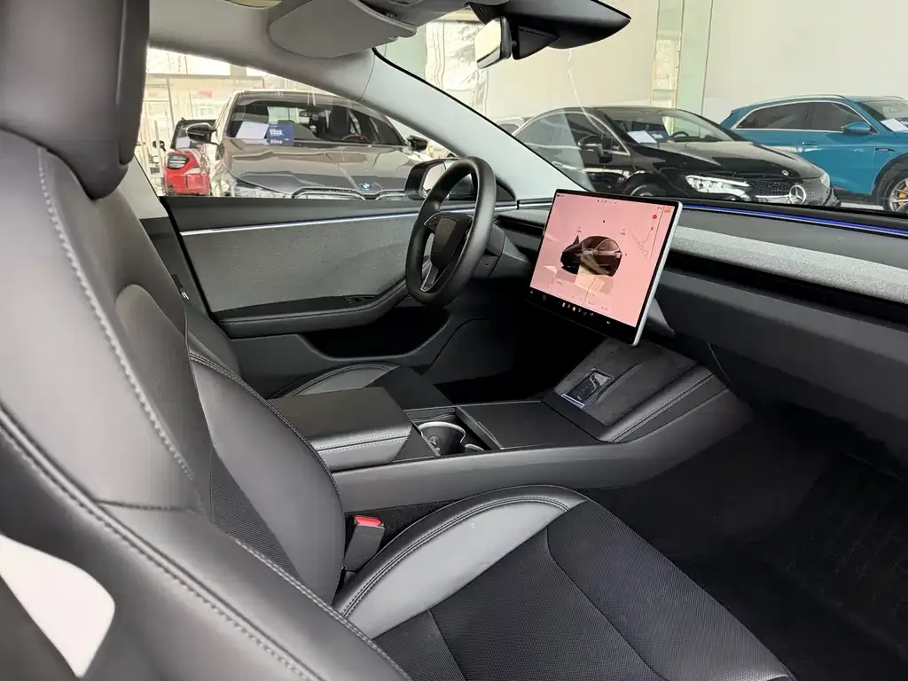 Tesla Model 3 — фото 5