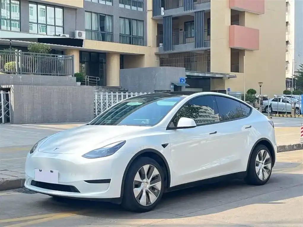 Tesla Model Y — фото 4