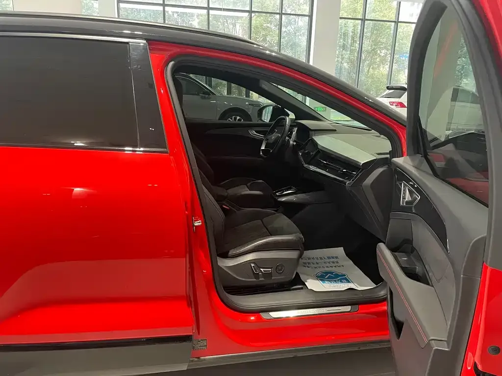 Audi Q5 e-tron — фото 10