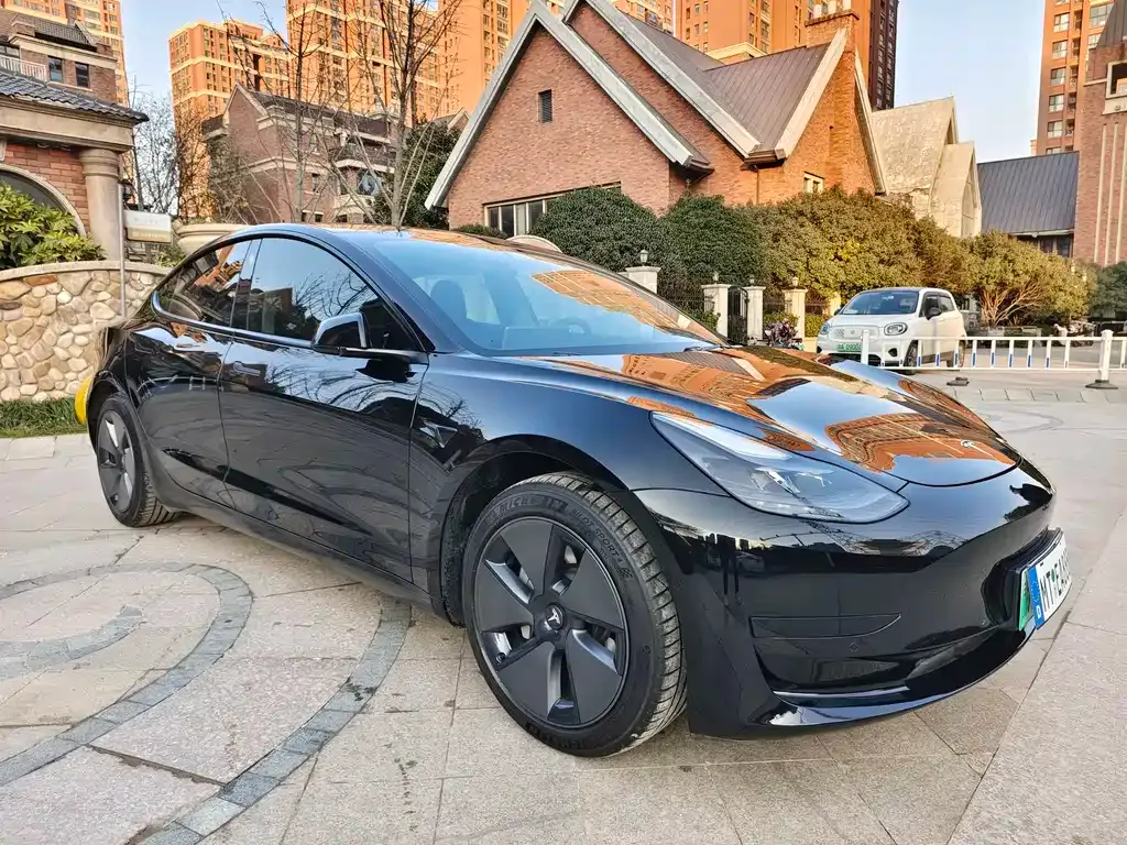 Tesla Model 3 — фото 4