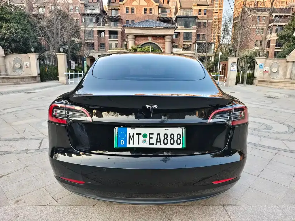 Tesla Model 3 — фото 9