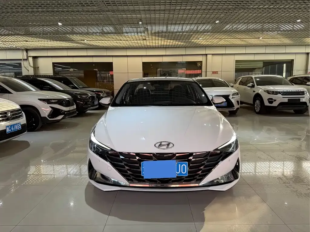 Hyundai Elantra — фото 3