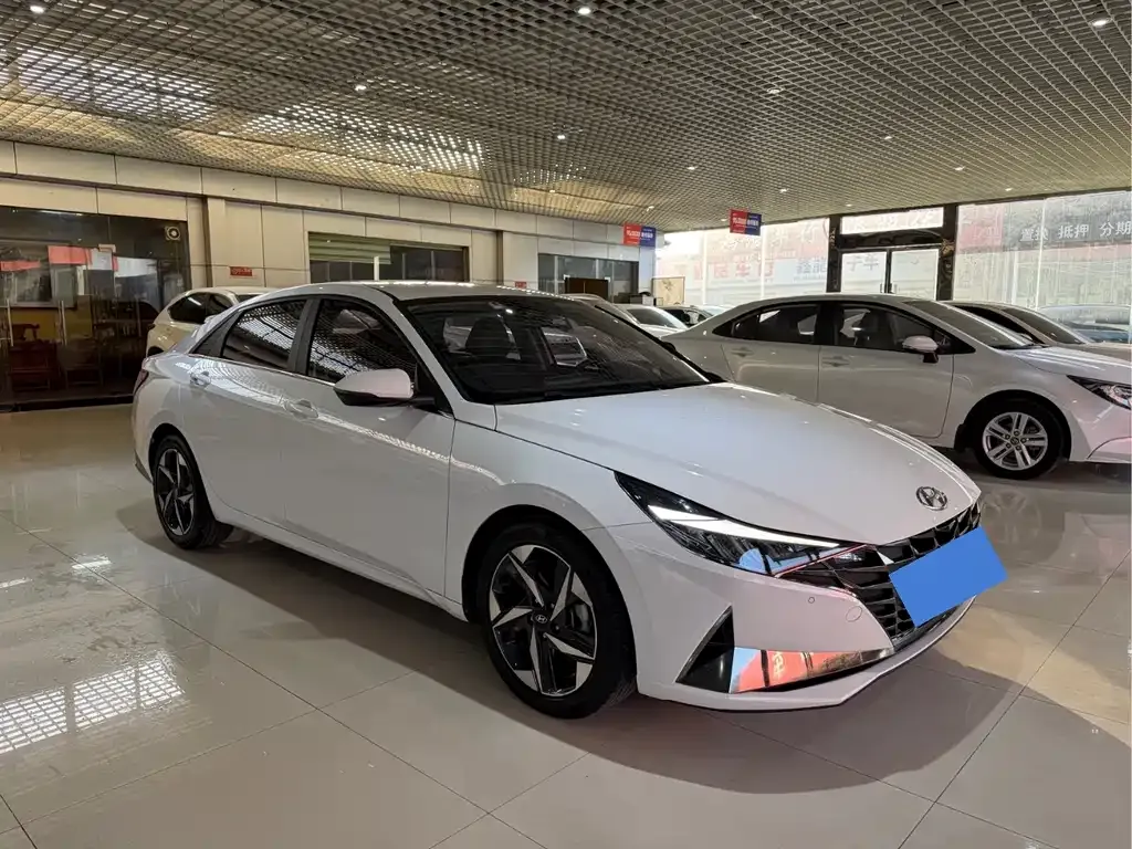 Hyundai Elantra — фото 6