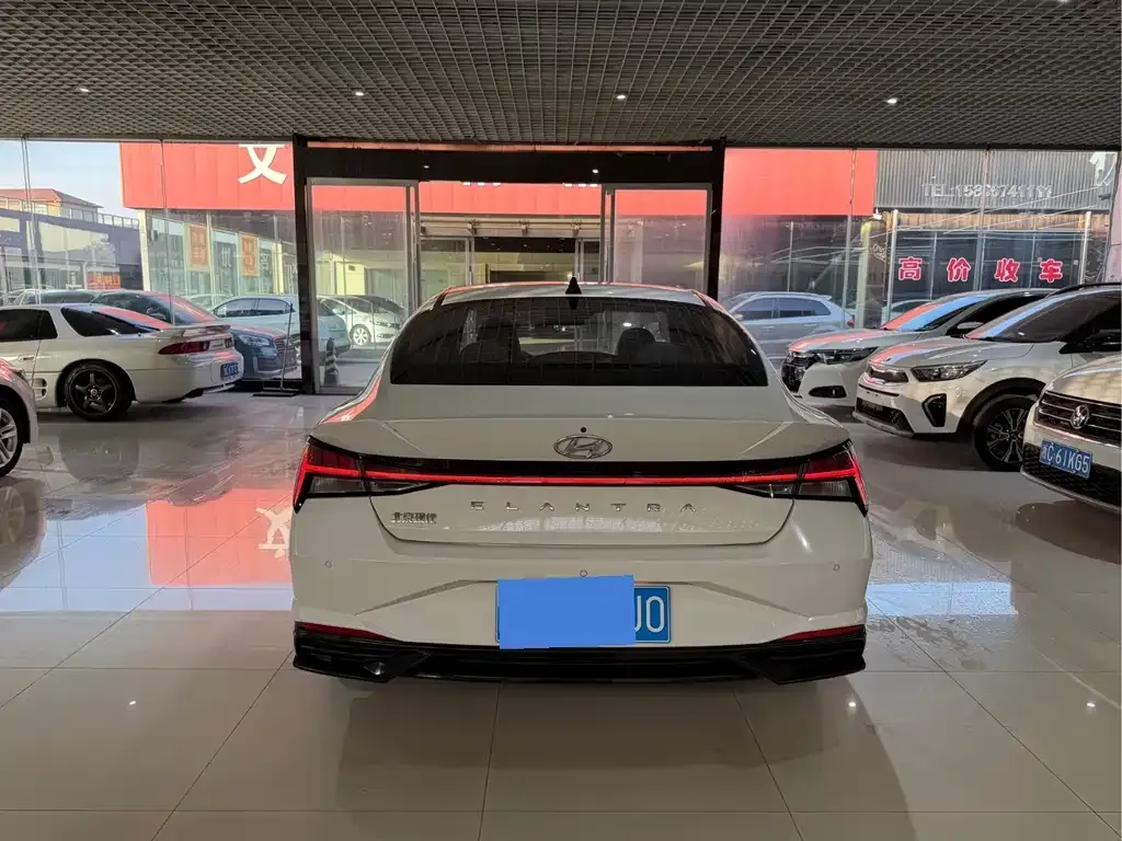 Hyundai Elantra — фото 5