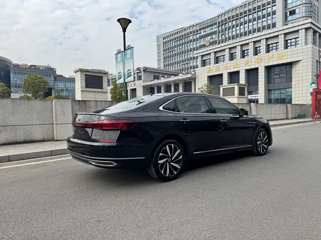 Volkswagen Passat — фото 7