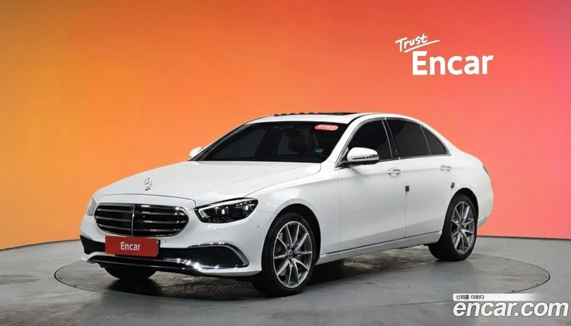 Mercedes-Benz E-Class — фото 1