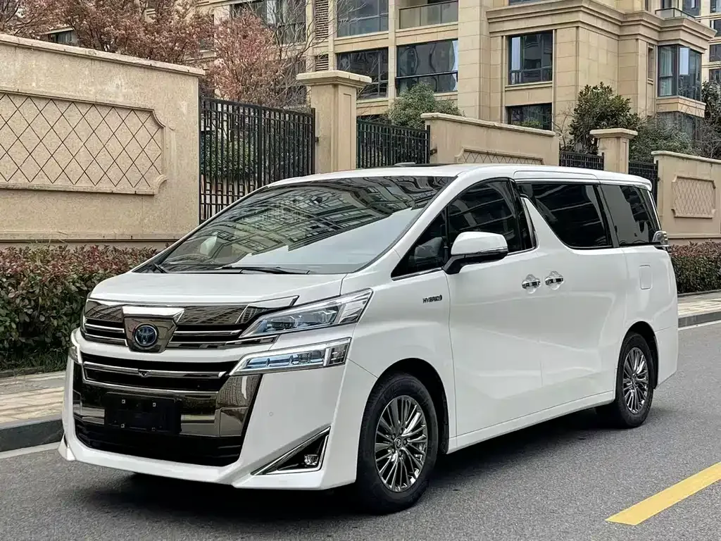 Toyota Vellfire — фото 1