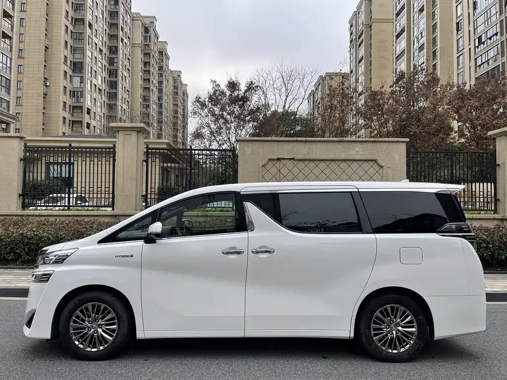 Toyota Vellfire — фото 6