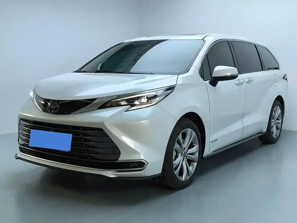 Toyota Sienna — фото 1
