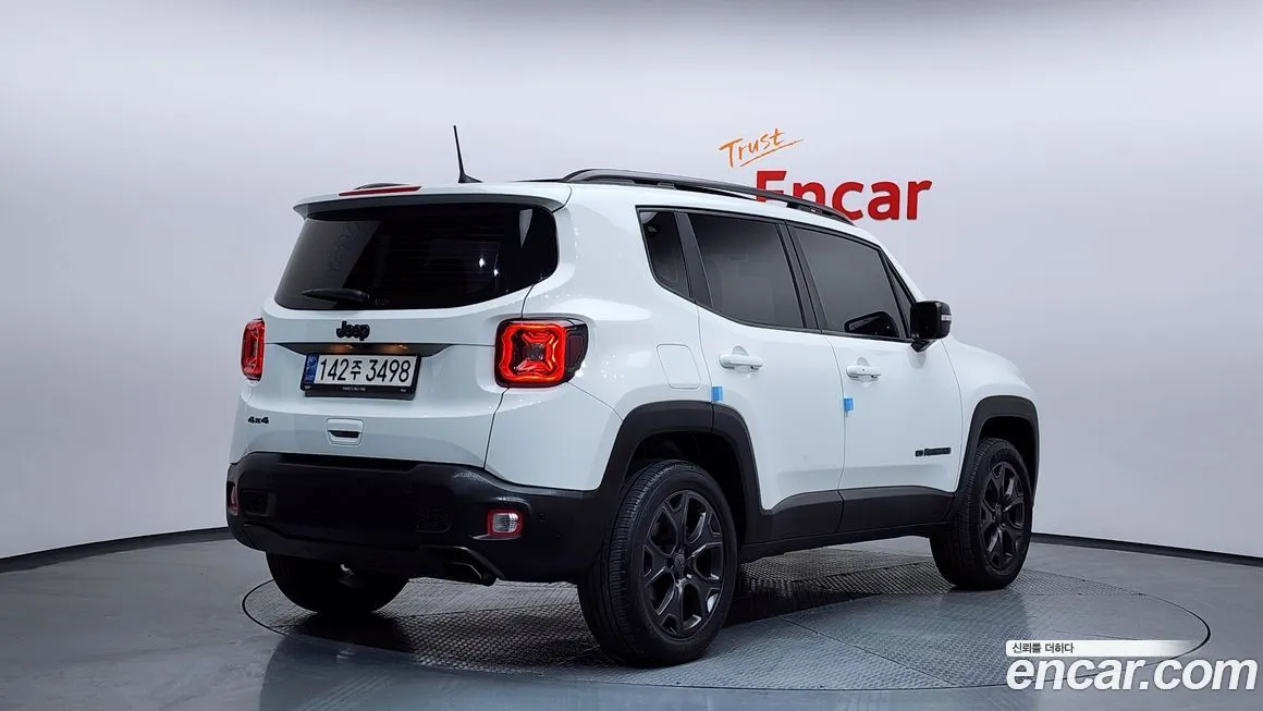 Jeep Renegade — фото 2