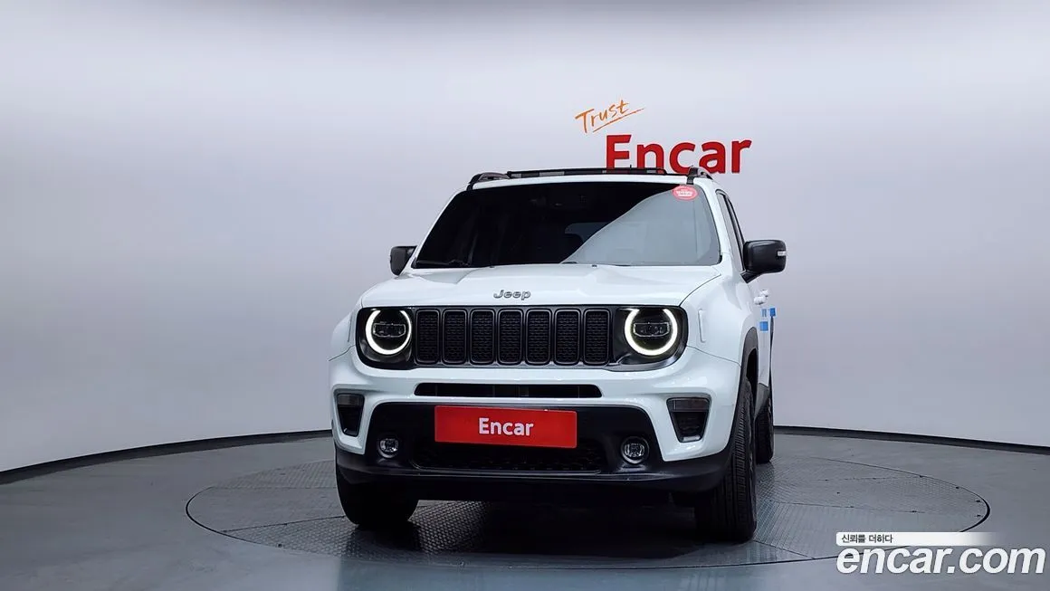 Jeep Renegade — фото 3