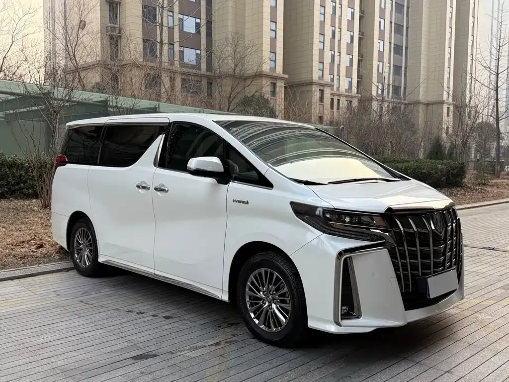 Toyota Alphard — фото 5