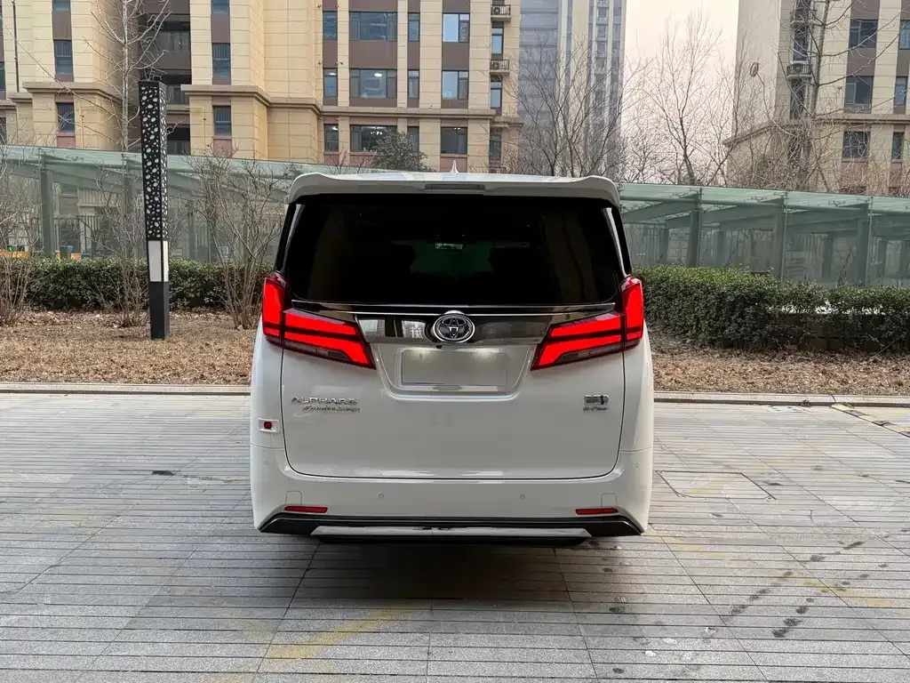 Toyota Alphard — фото 7