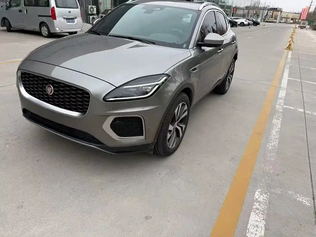 Jaguar E-PACE — фото 1