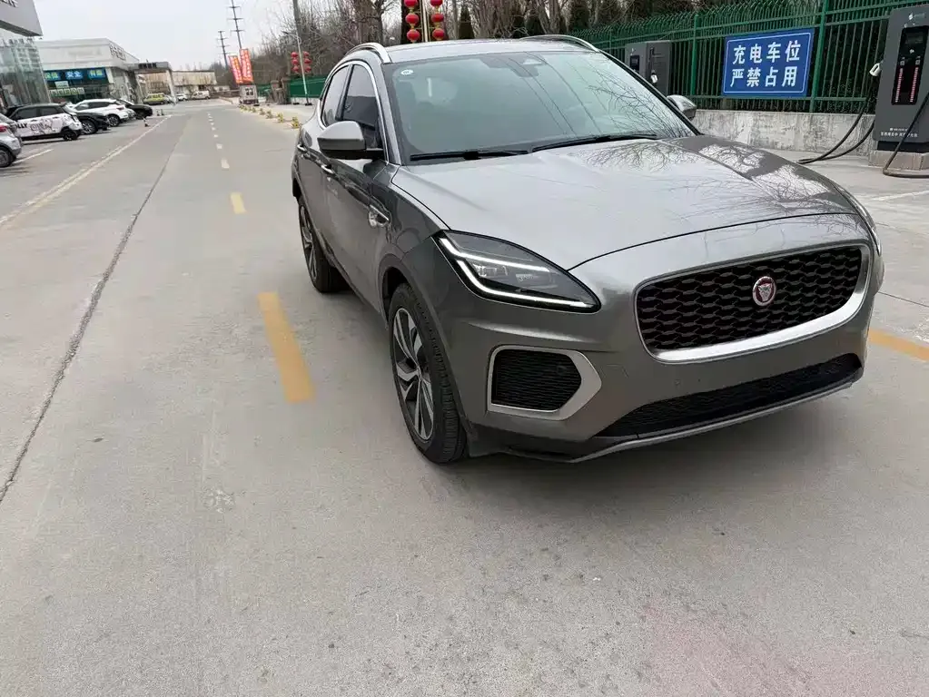 Jaguar E-PACE — фото 6