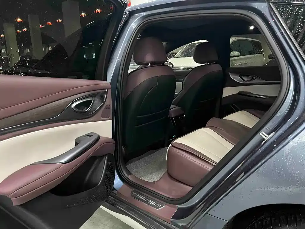 BYD Seal — фото 6