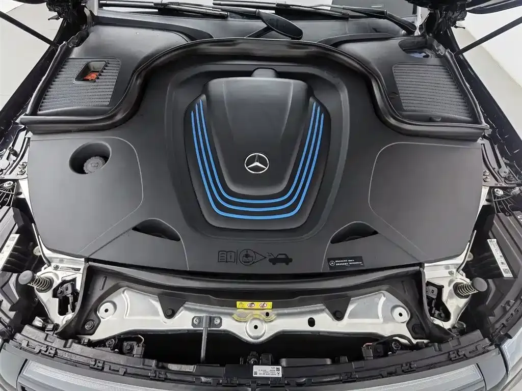 Mercedes-Benz EQC — фото 10