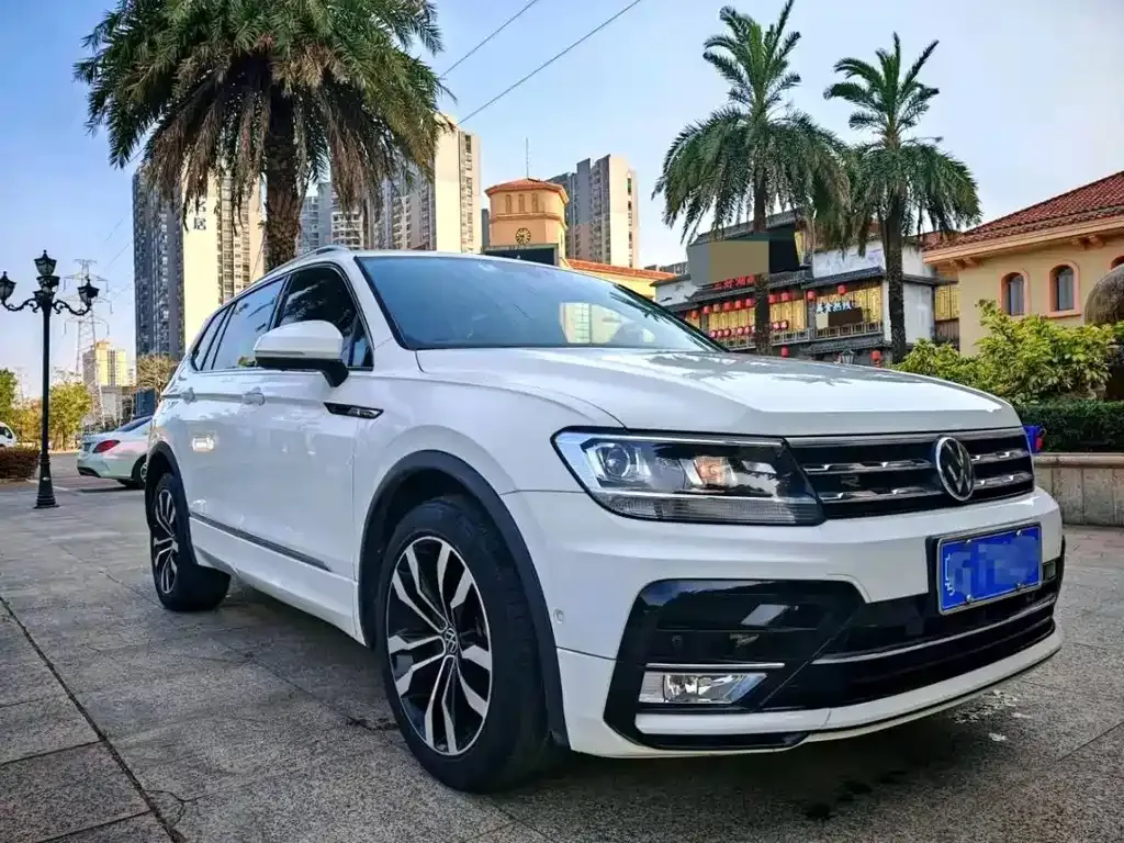 Volkswagen Tiguan L — фото 6