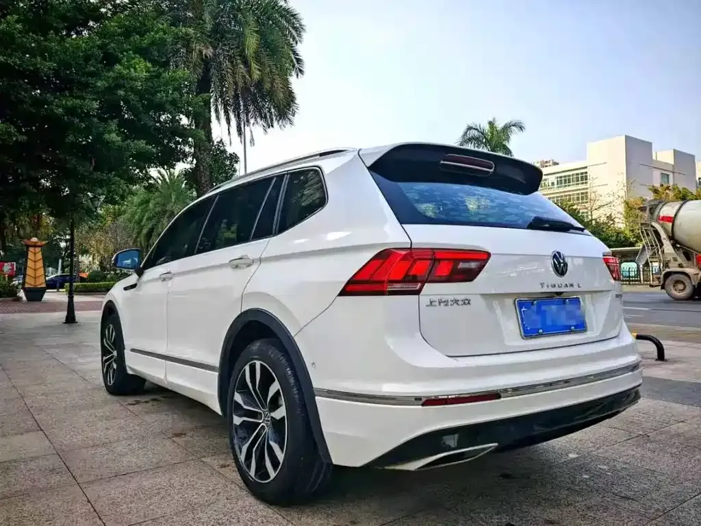 Volkswagen Tiguan L — фото 4