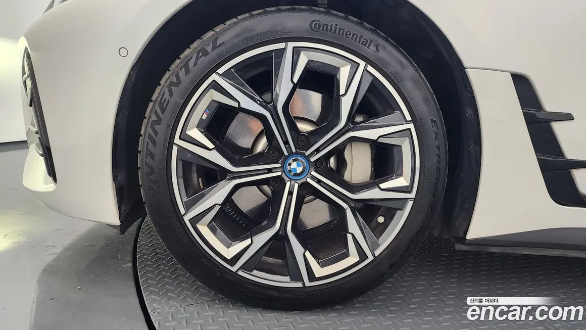 BMW i4 — фото 5