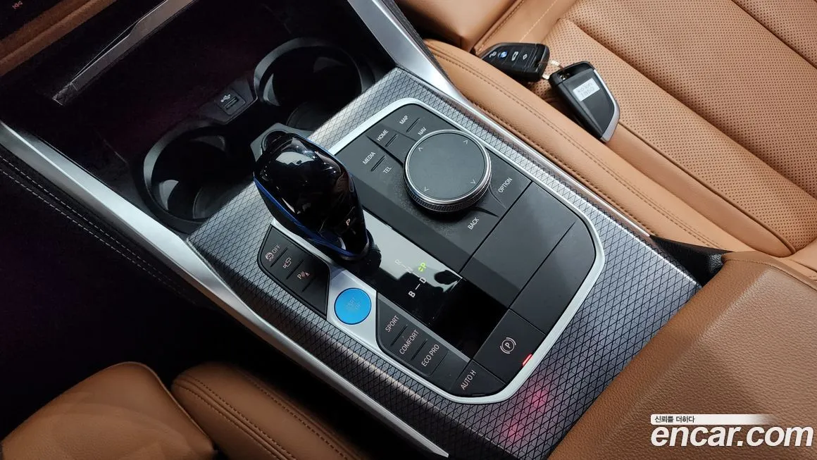 BMW i4 — фото 10