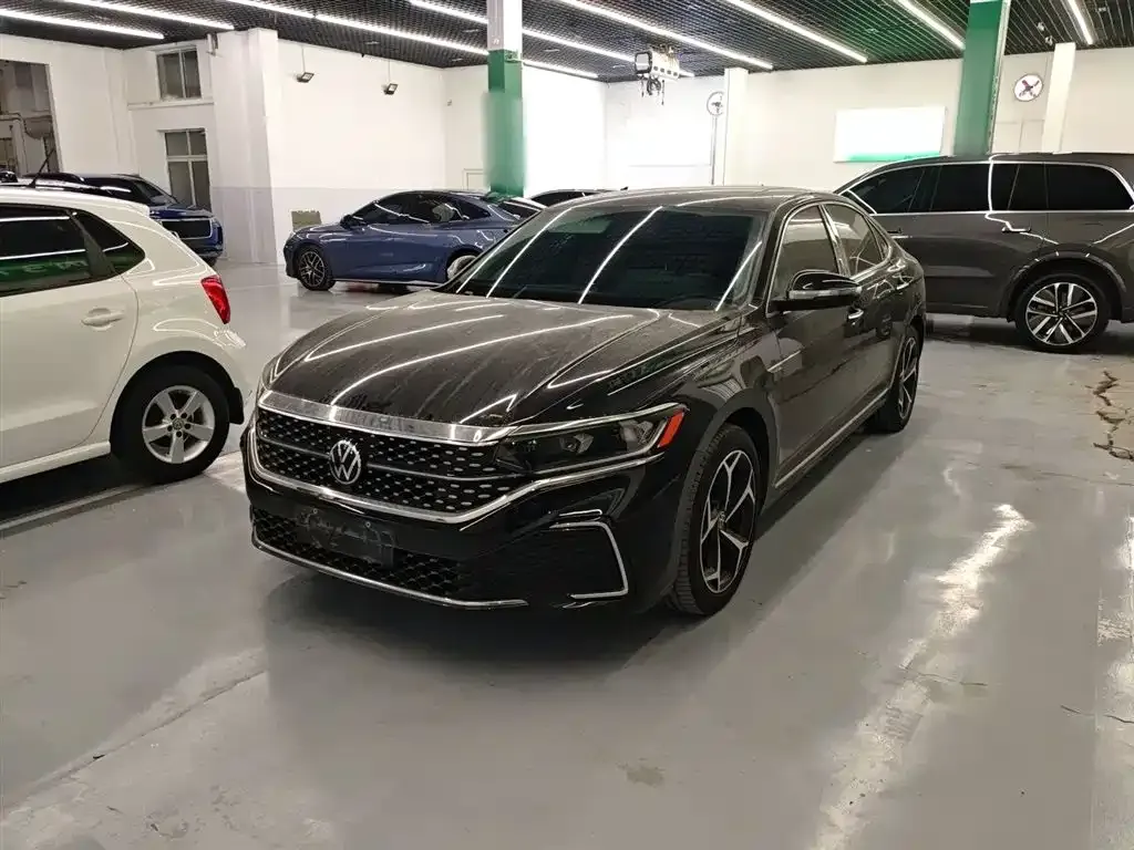 Volkswagen Passat — фото 1