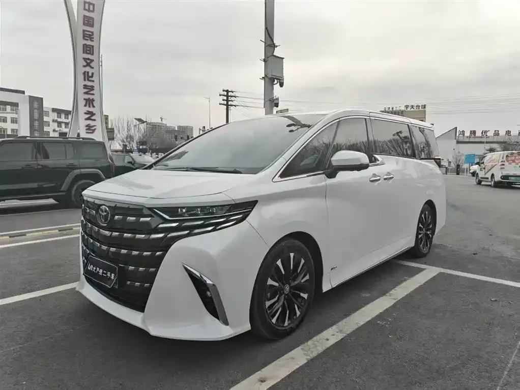 Toyota Alphard — фото 1