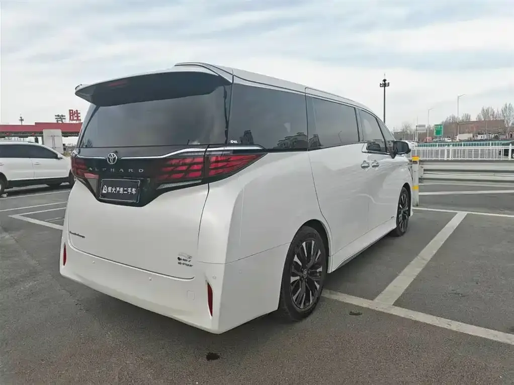 Toyota Alphard — фото 7