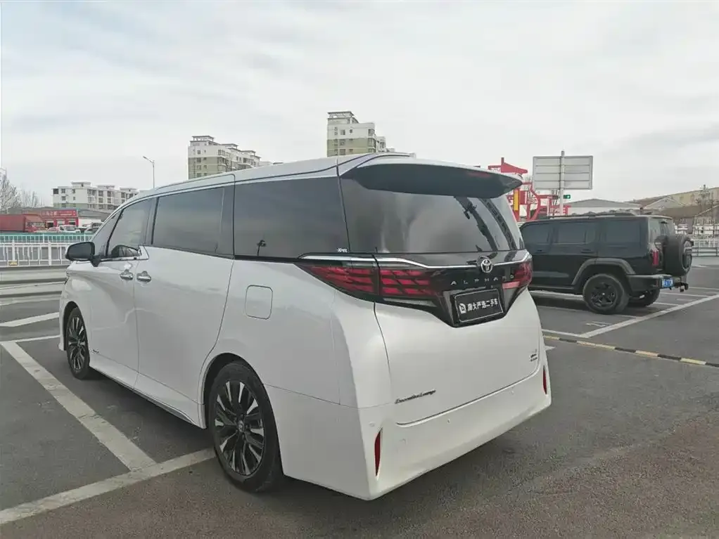 Toyota Alphard — фото 5