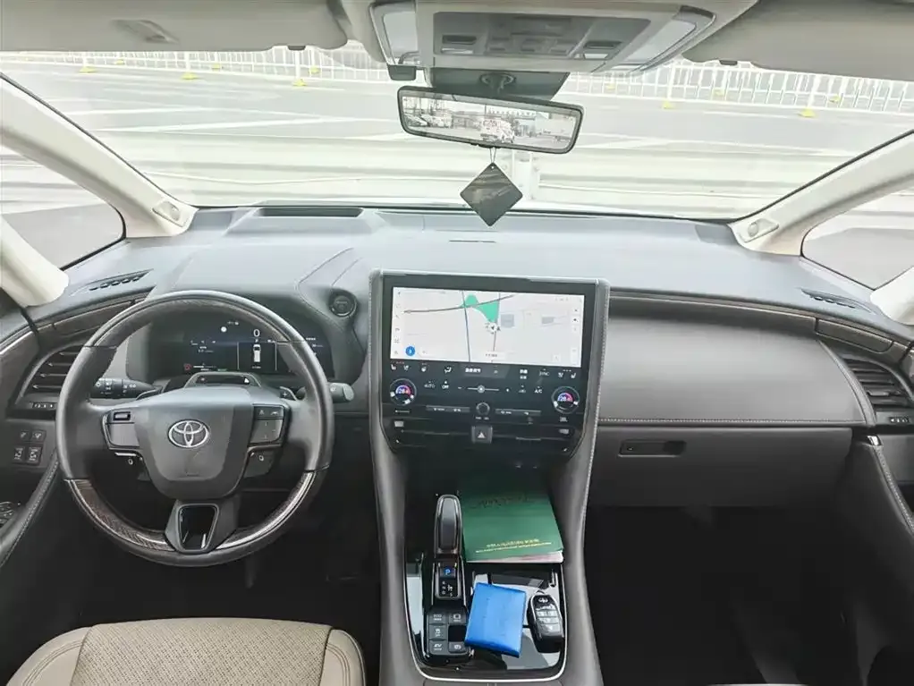 Toyota Alphard — фото 3