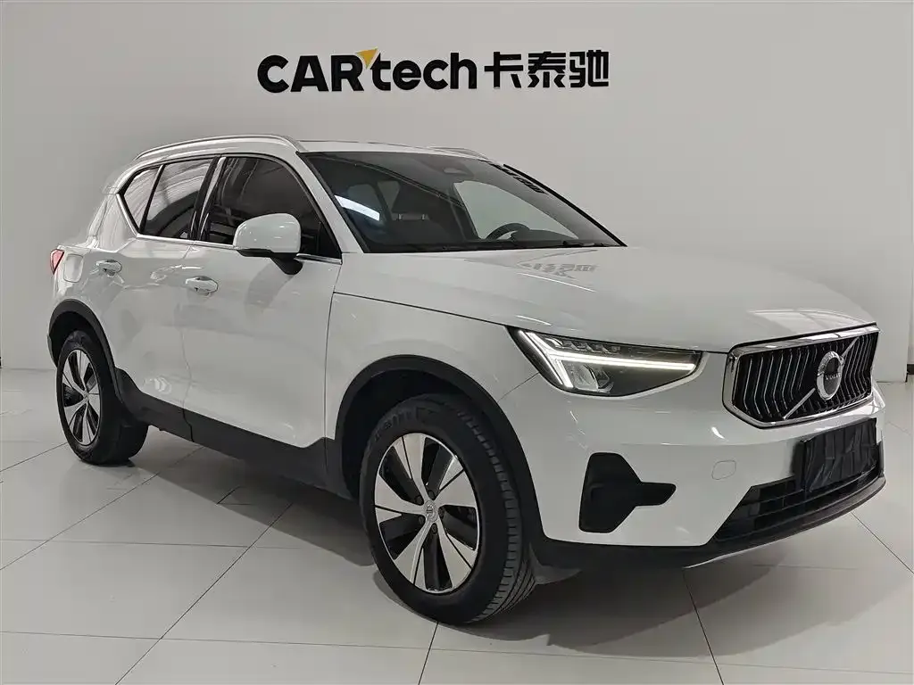 Volvo XC40 — фото 9
