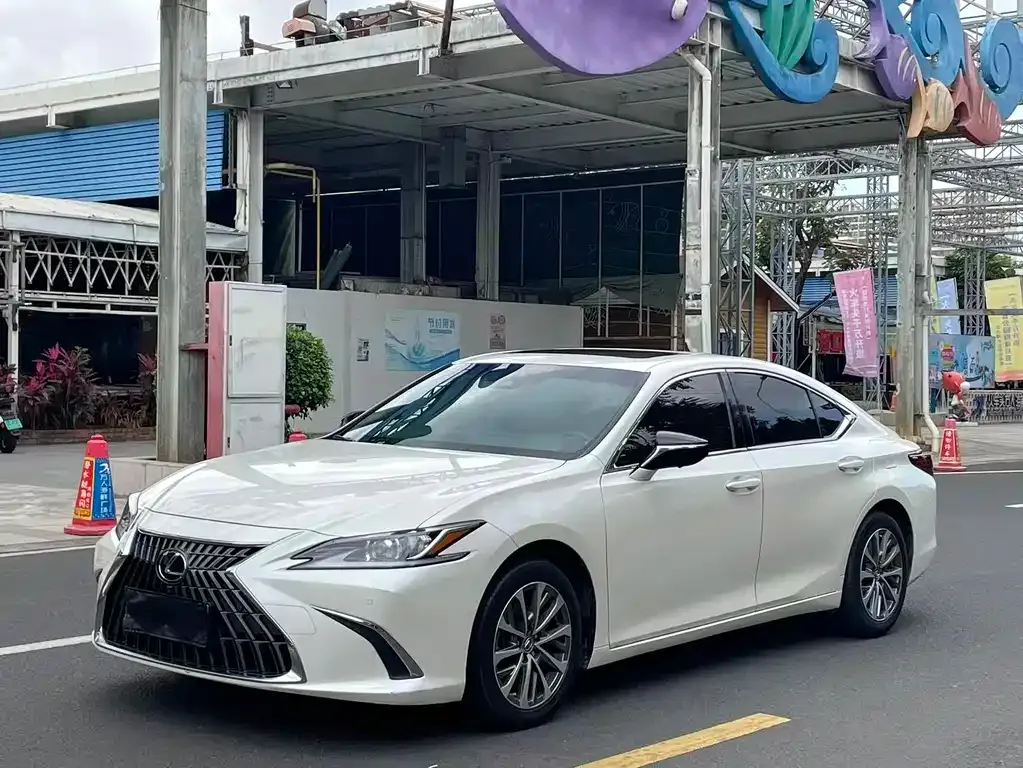 Lexus ES — фото 1