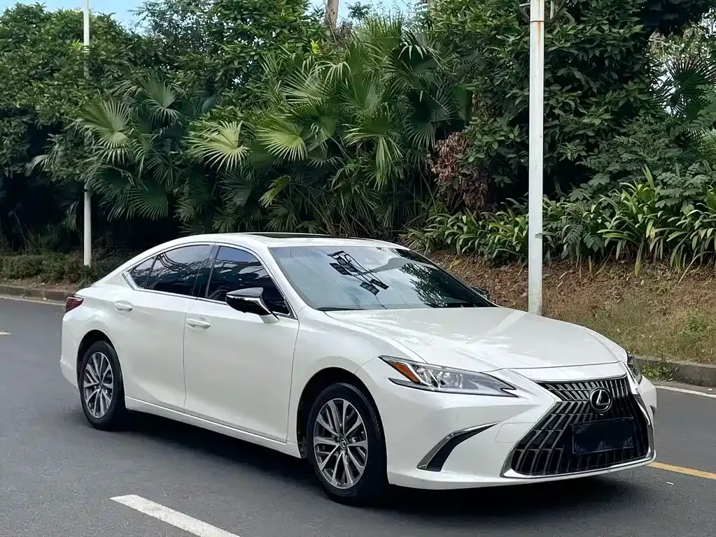 Lexus ES — фото 4