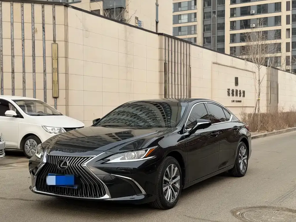 Lexus ES — фото 1