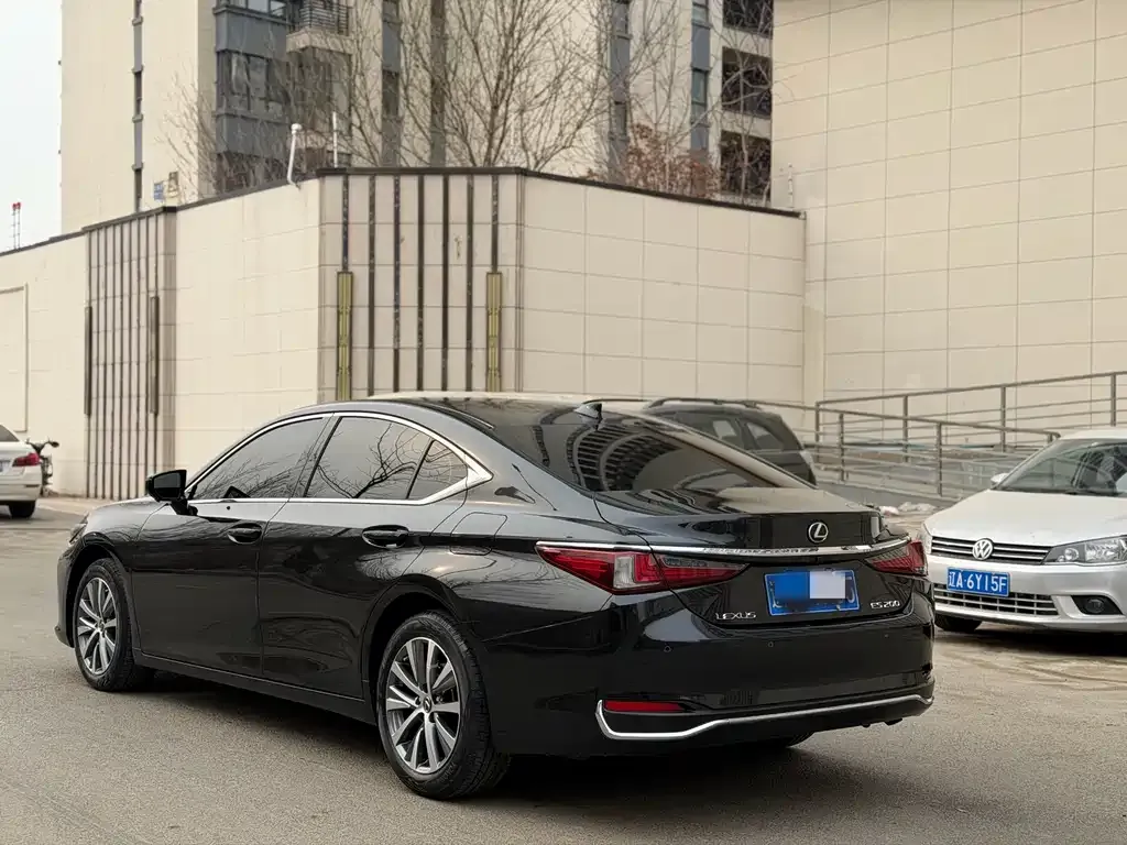 Lexus ES — фото 2