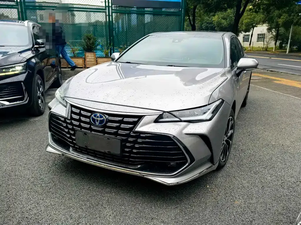 Toyota Avalon — фото 1