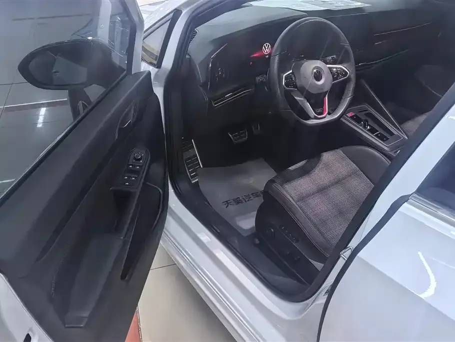 Volkswagen Golf GTI — фото 2