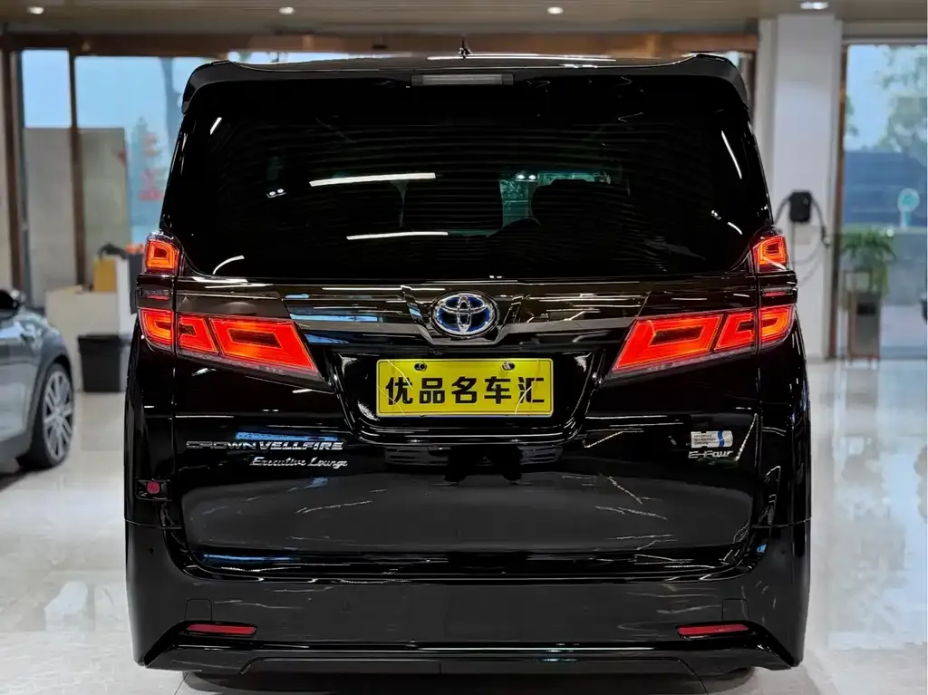 Toyota Vellfire — фото 8