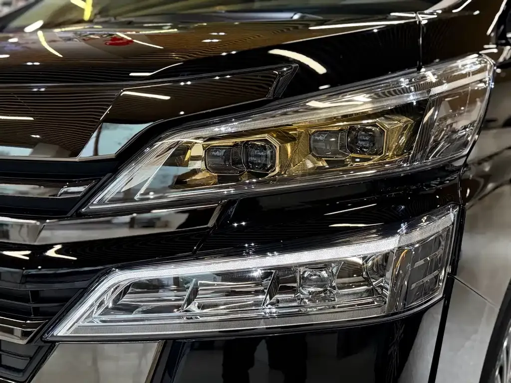 Toyota Vellfire — фото 7