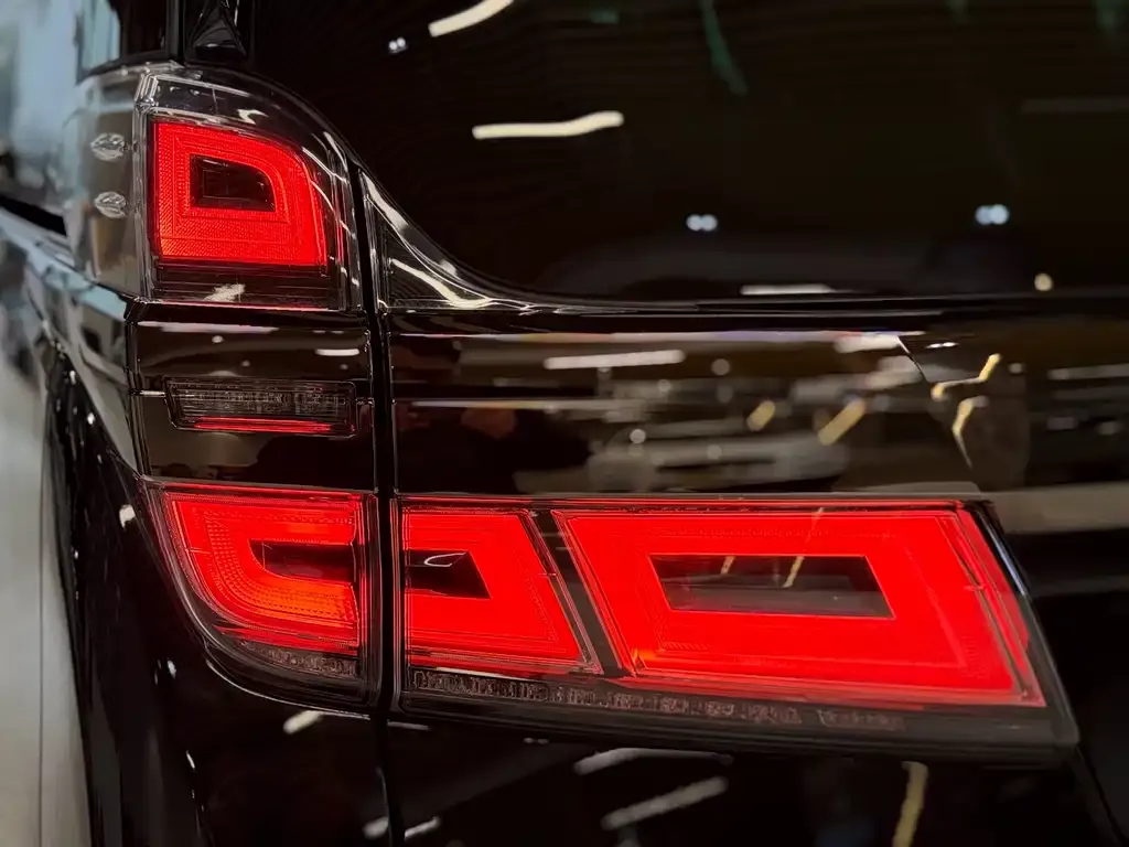 Toyota Vellfire — фото 10