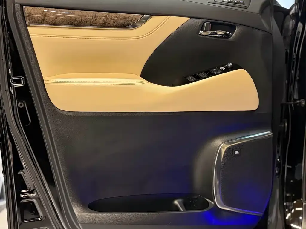 Toyota Vellfire — фото 6