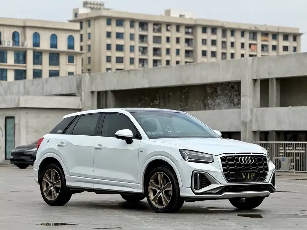 Audi Q2L — фото 4