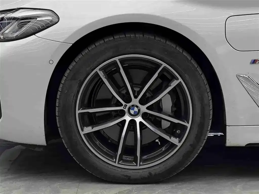 BMW 5 Series New Energy — фото 3