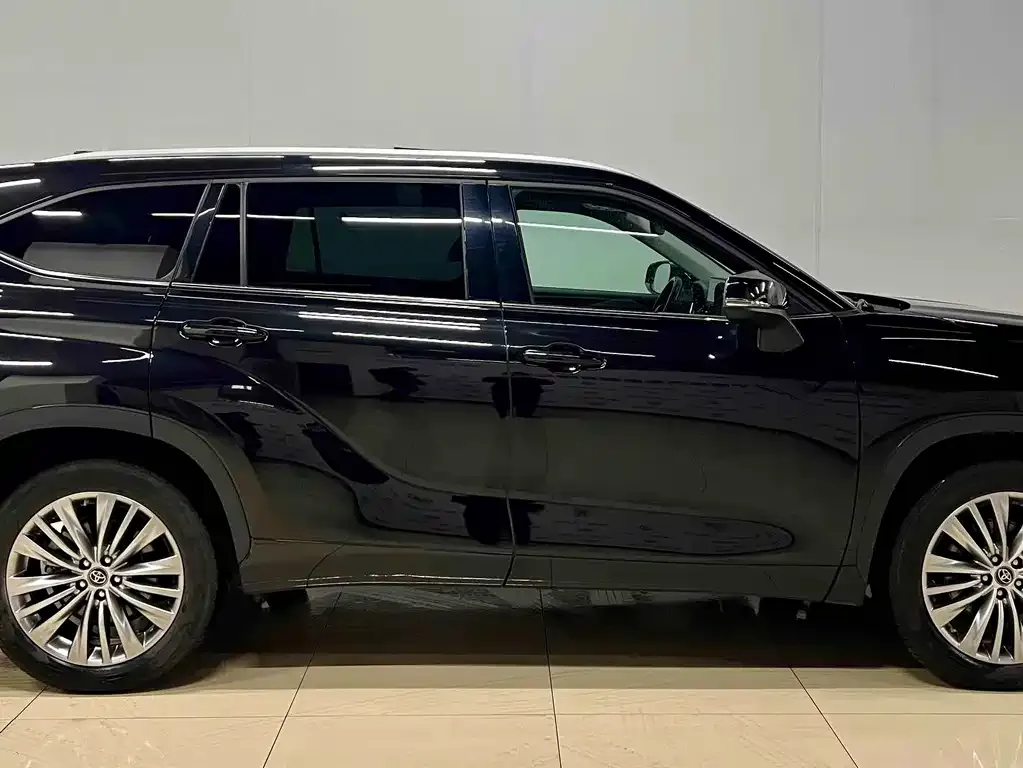 Toyota Highlander — фото 10