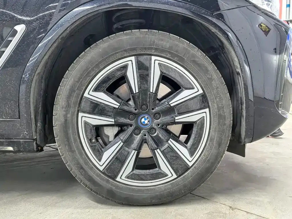 BMW iX3 — фото 6