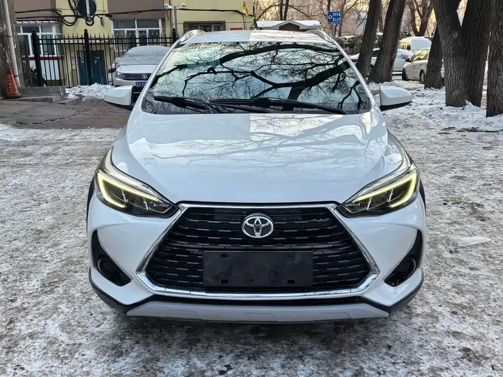 Toyota Yaris L — фото 9