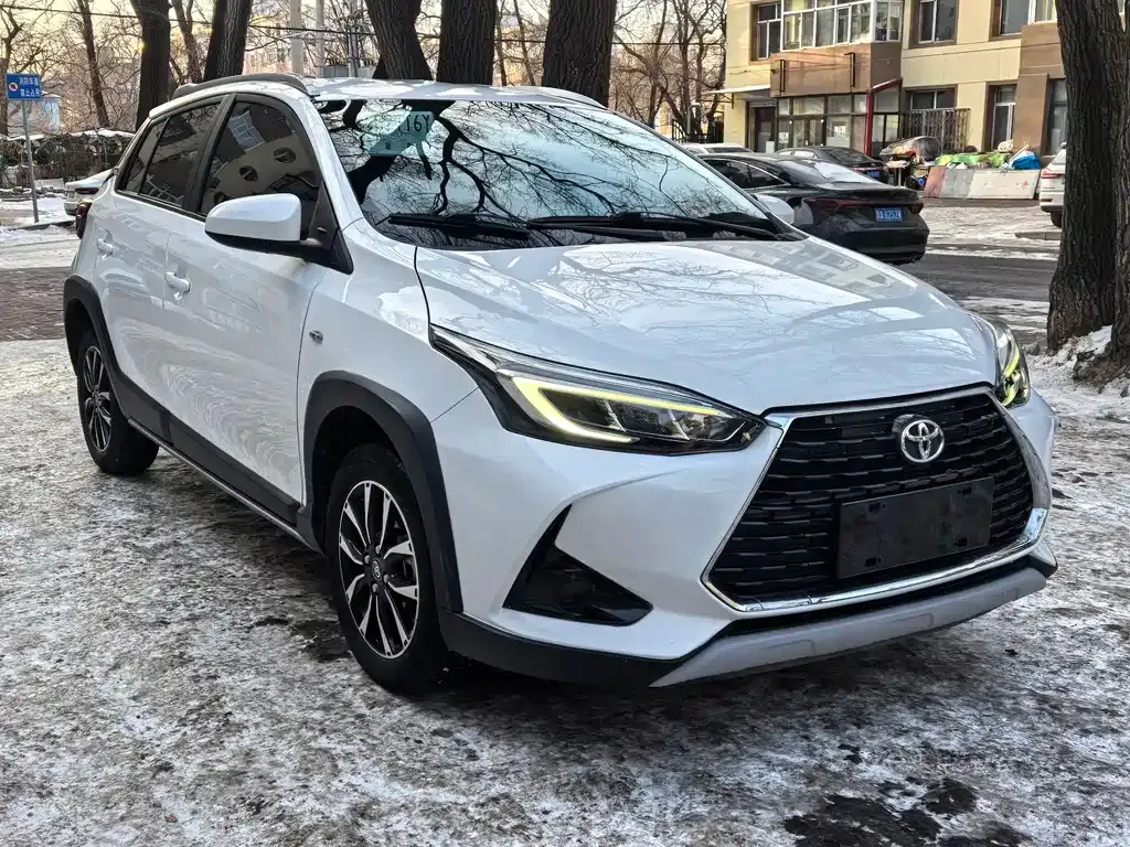 Toyota Yaris L — фото 3
