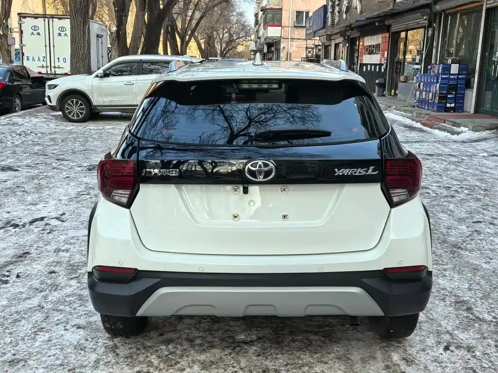 Toyota Yaris L — фото 8
